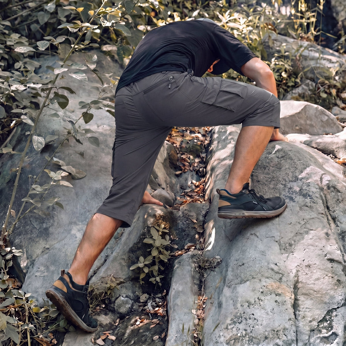 Men's 3/4 Hiking Capri Pants - Quick Dry Below Knee Shorts with 5 Pockets